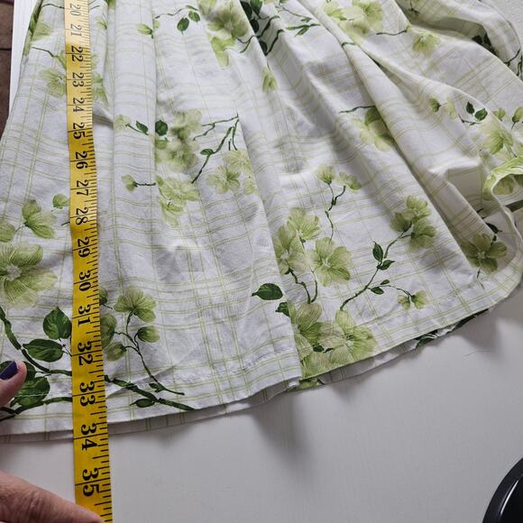 White & Green 1950's Theme Fit and Flair Dress With Ruffled Purple Outline - Picture 8 of 9